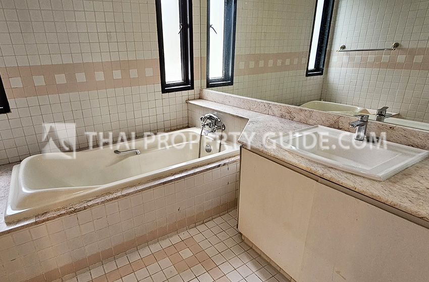 House with Private Pool in Nichada Thani 